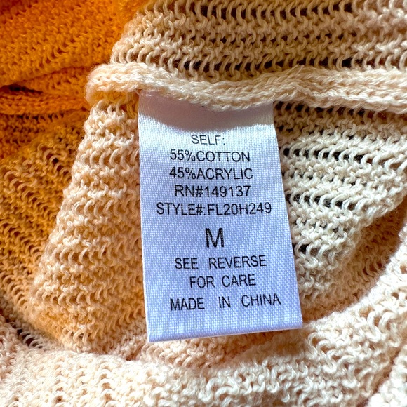 VESTIQUE CREAM OVERSIZED SWEATER. SIZE MEDIUM. - Picture 6 of 7